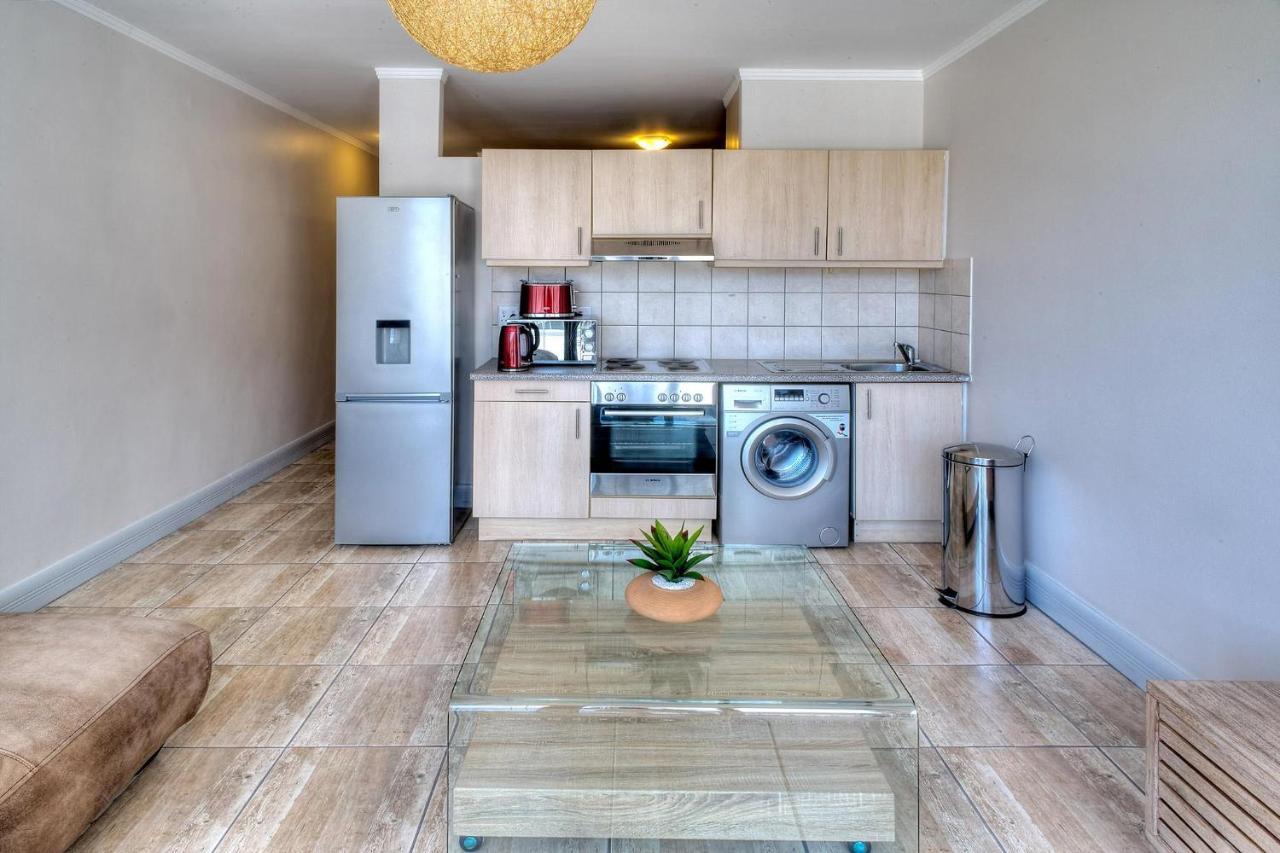 1 Bedroom In Four Seasons Apartment *